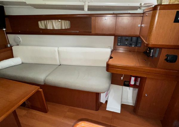 Beneteau Oceanis 37 image