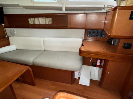 Beneteau Oceanis 37 image