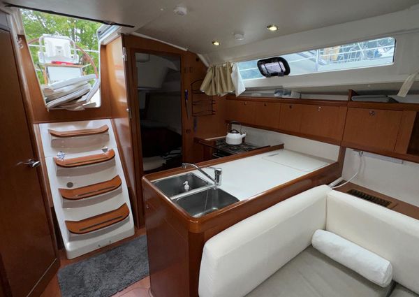 Beneteau Oceanis 37 image