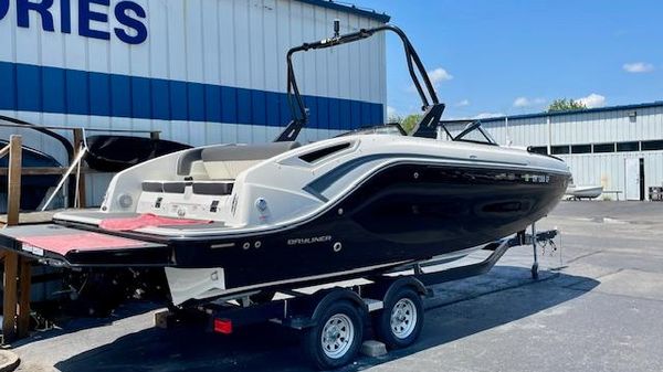 Bayliner DX 2250 