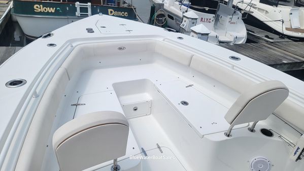 Sea Hunt Gamefish 27 Forward Seating image