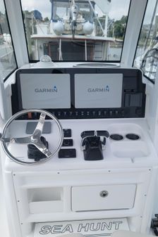 Sea Hunt Gamefish 27 Forward Seating image