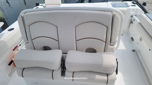 Sea Hunt Gamefish 27 Forward Seating image