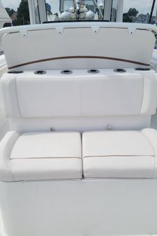 Sea Hunt Gamefish 27 Forward Seating image