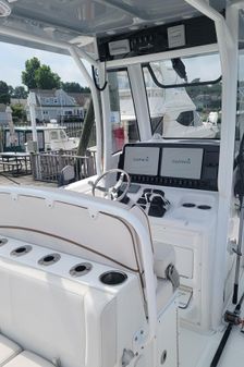 Sea Hunt Gamefish 27 Forward Seating image