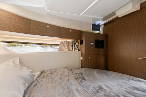 Jeanneau NC 1095 Weekender image