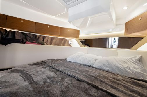 Jeanneau NC 1095 Weekender image