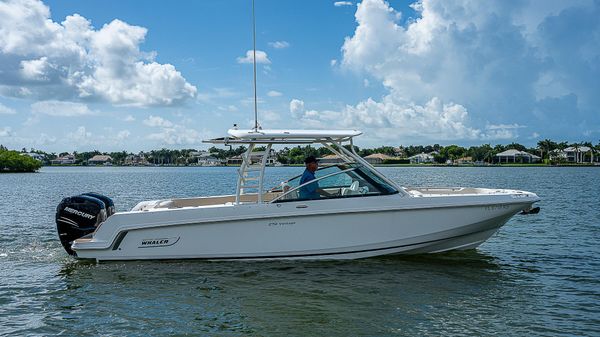 Boston Whaler 270 Vantage 