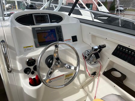 Boston Whaler 255 Conquest image