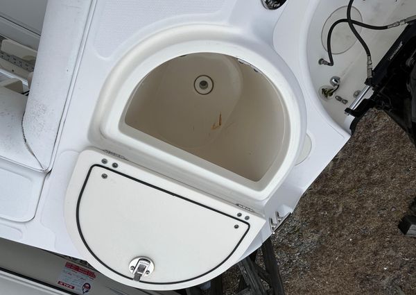 Boston Whaler 255 Conquest image