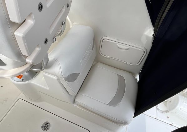 Boston Whaler 255 Conquest image