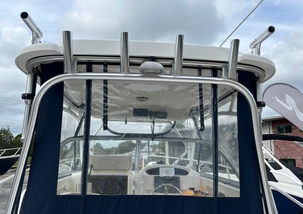 Boston Whaler 255 Conquest image