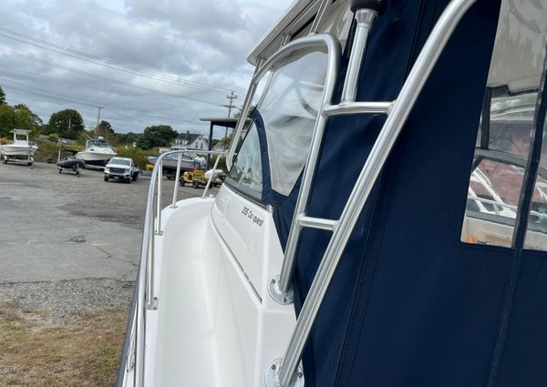 Boston Whaler 255 Conquest image