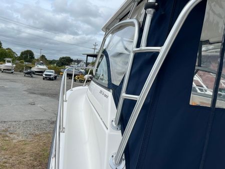 Boston Whaler 255 Conquest image