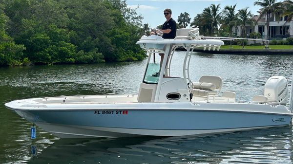 Boston Whaler 240 Dauntless Pro 