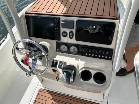 Boston Whaler 240 Dauntless Pro image