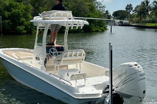 Boston Whaler 240 Dauntless Pro image