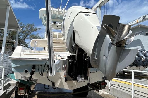 Boston Whaler 240 Dauntless Pro image