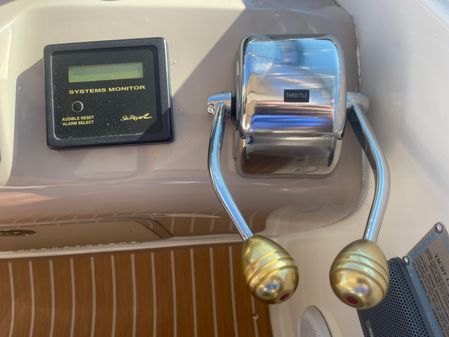 Sea Ray 380 Sundancer image