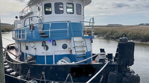 Commercial Model Bow Tug