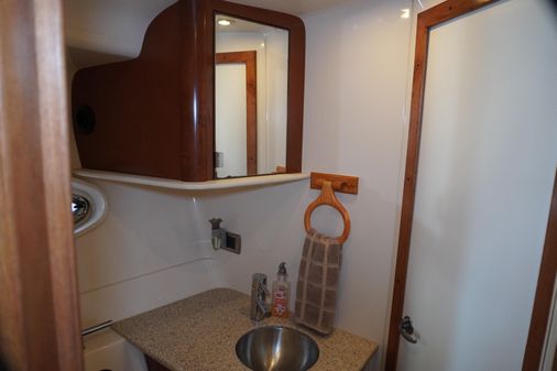 Sea Ray Sundancer 380 image