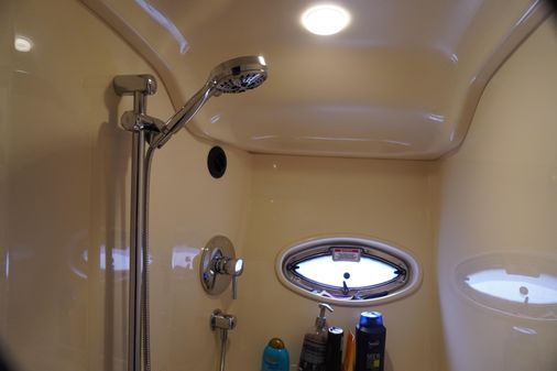 Sea Ray Sundancer 380 image