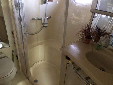 Sea Ray 560 Sedan Bridge image
