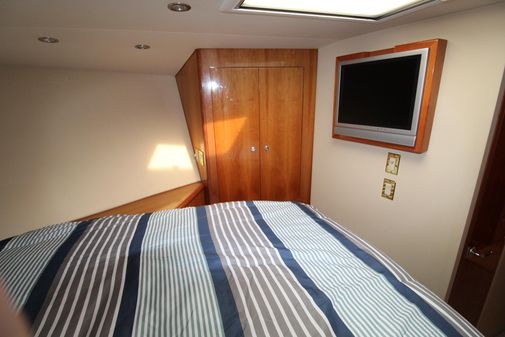 Hatteras 50 Convertible image