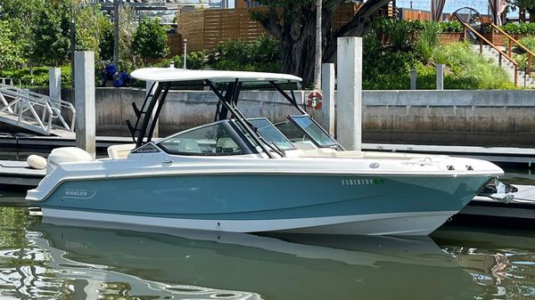 Boston Whaler 240 Vantage