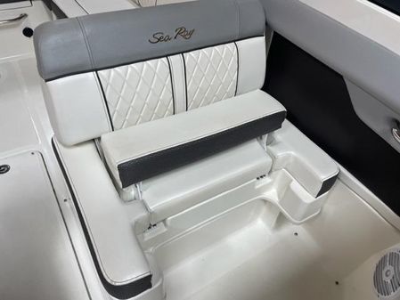 Sea Ray 270 Sundeck image