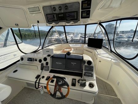 Sea Ray 580 Sedan Bridge image