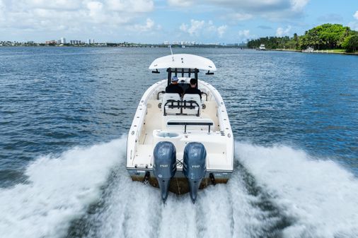 Cobia 262 Center Console image