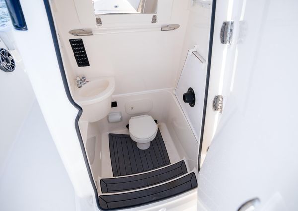 Cobia 262 Center Console image