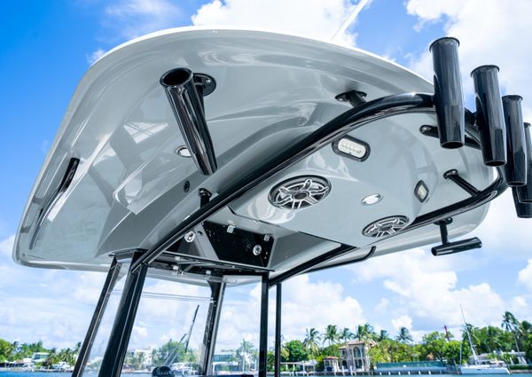 Cobia 262 Center Console image