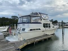 Tollycraft 44 Cockpit Motoryacht