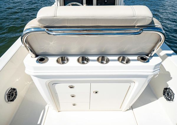 Boston Whaler 250 Dauntless image