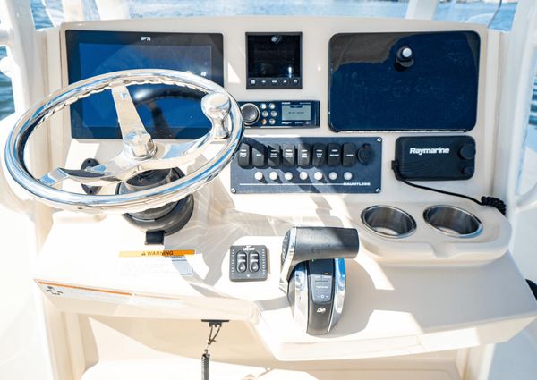 Boston Whaler 250 Dauntless image