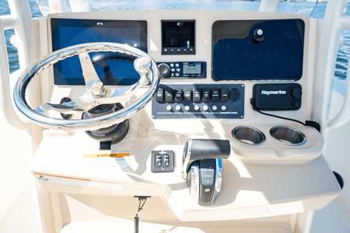 Boston Whaler 250 Dauntless image