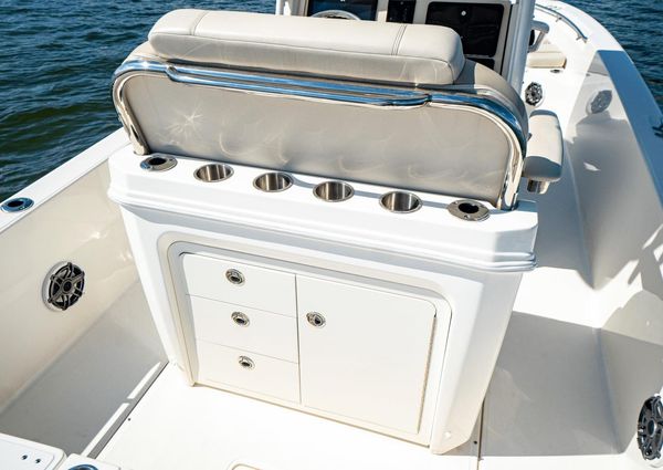 Boston Whaler 250 Dauntless image