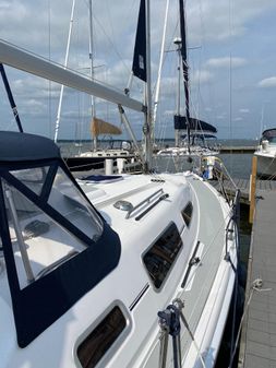 Hunter 33 image