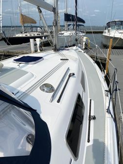 Hunter 33 image