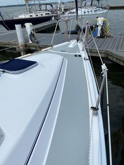 Hunter 33 image