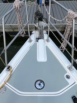 Hunter 33 image