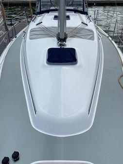 Hunter 33 image