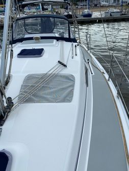 Hunter 33 image