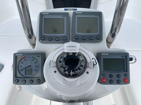 Hunter 33 image