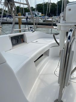 Hunter 33 image