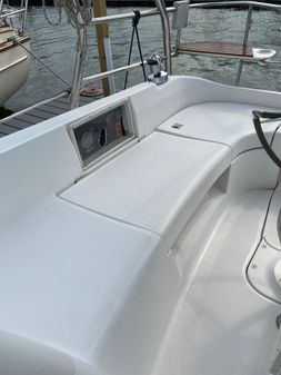 Hunter 33 image