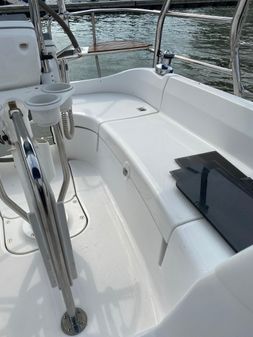 Hunter 33 image