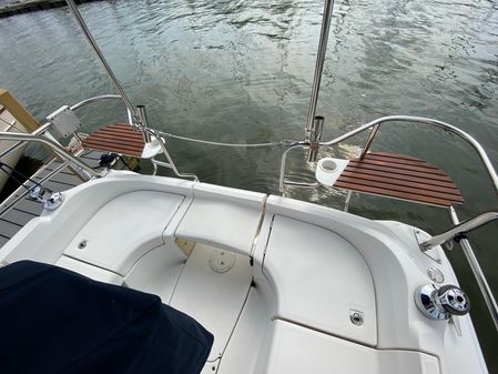 Hunter 33 image